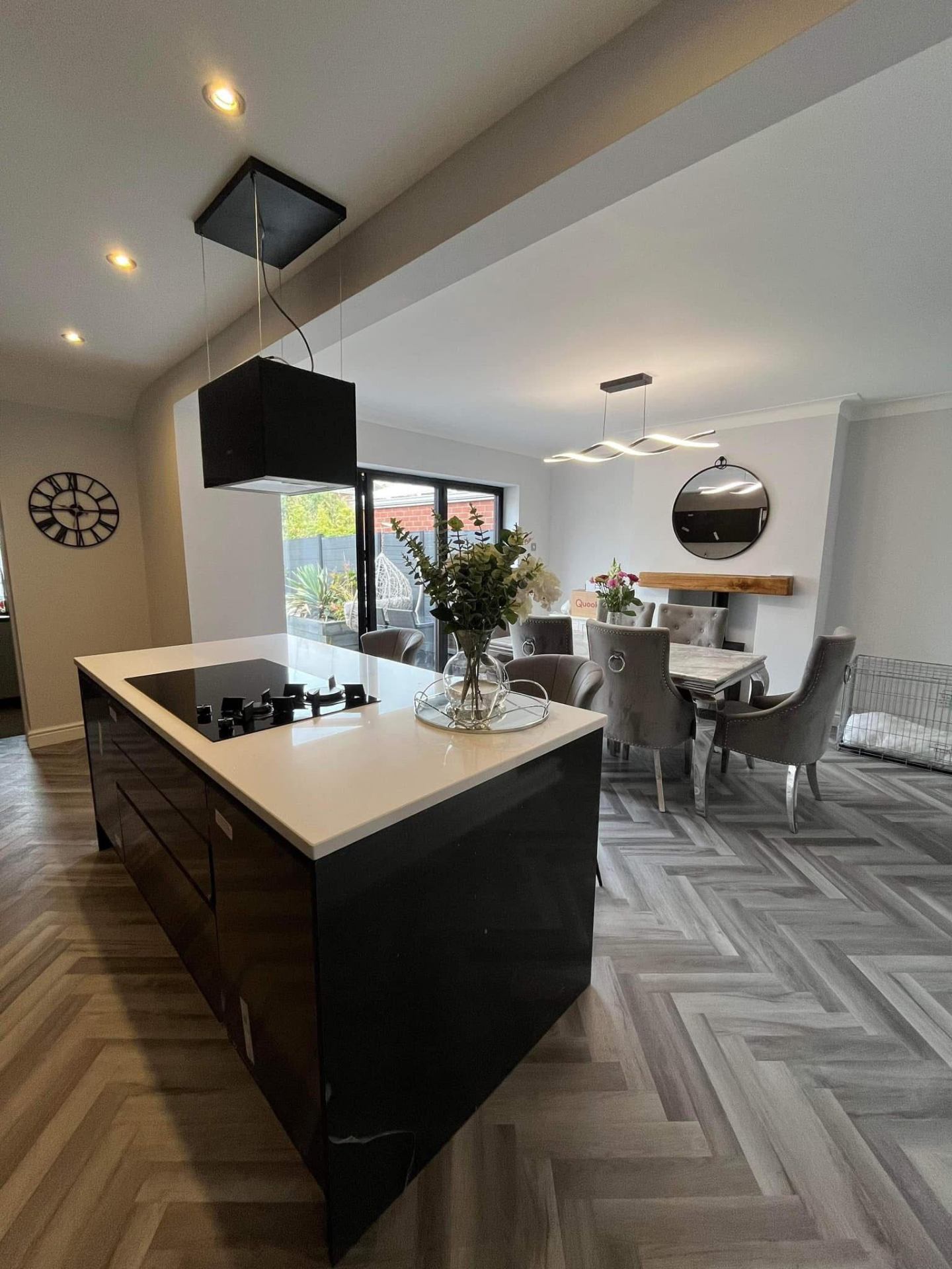 Gloss black kitchen island in an open plan kitchen diner